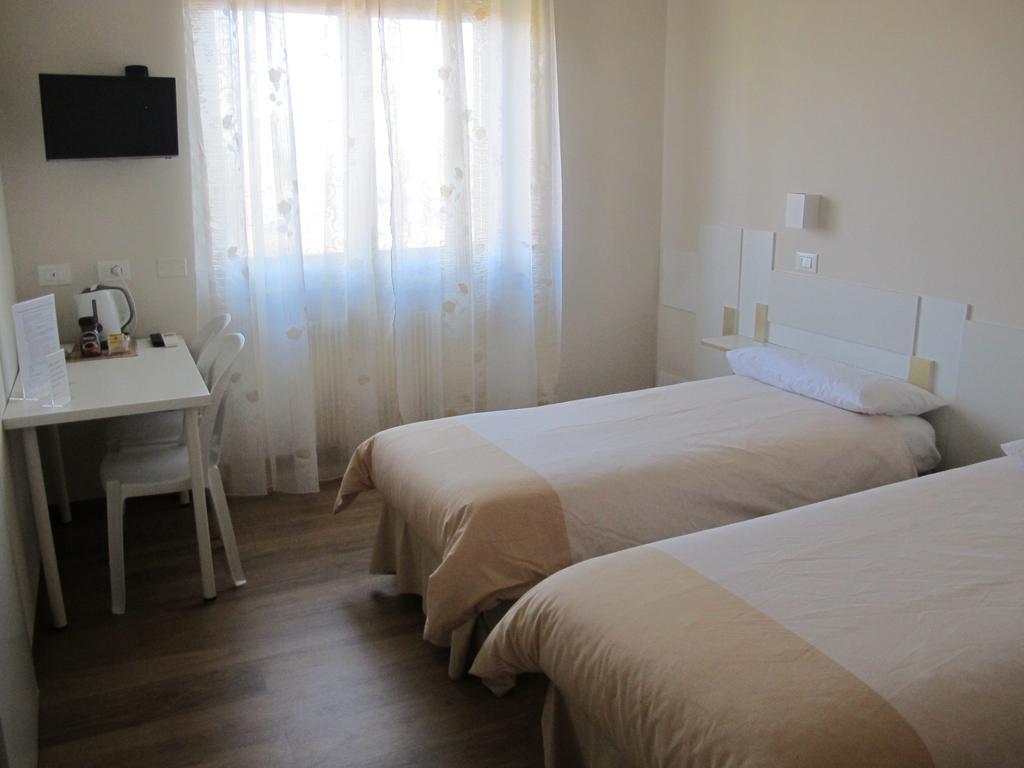 B&B Villa Filotea & Apartment Desenzano del Garda Rom bilde